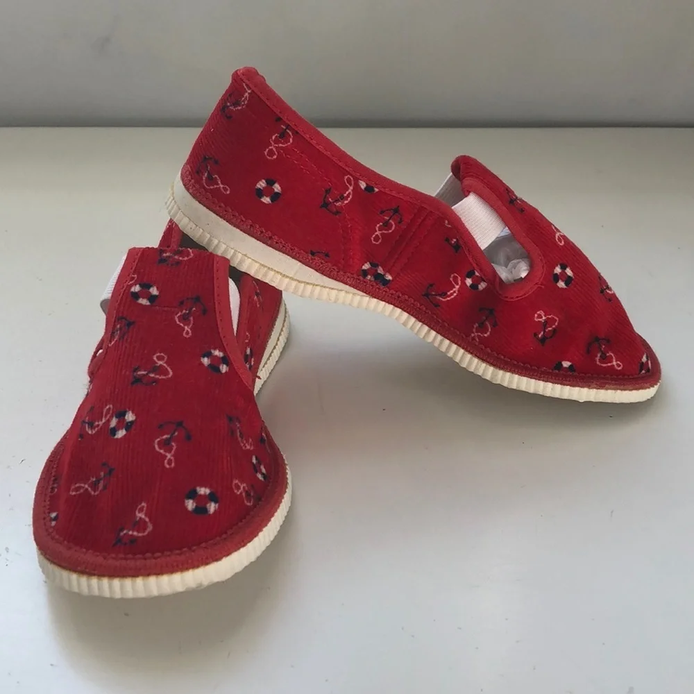 BRAND NEW KIDS SLIPPERS AQUATIC PRINT